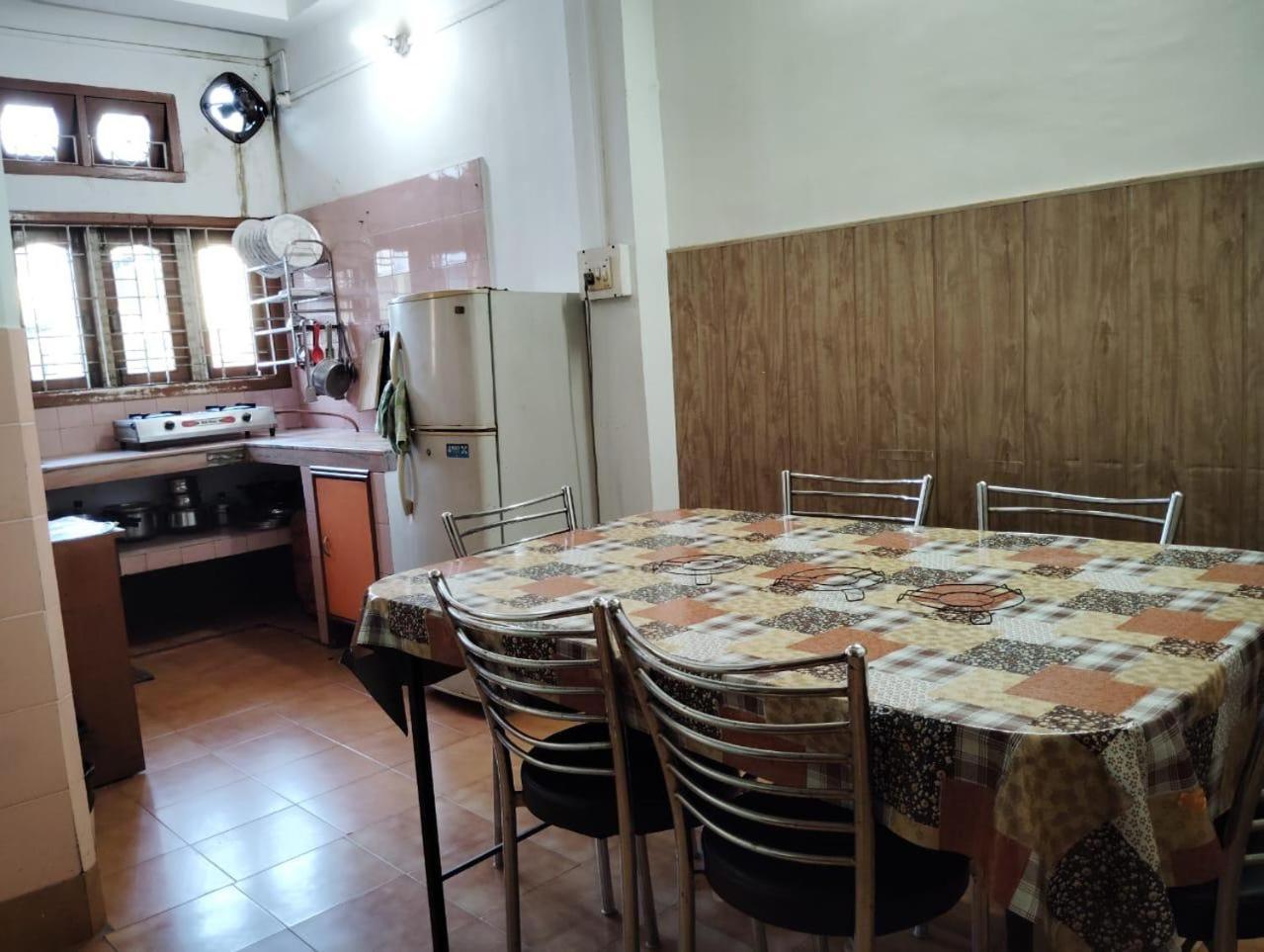 Amazing Homestay Ґувахаті Екстер'єр фото