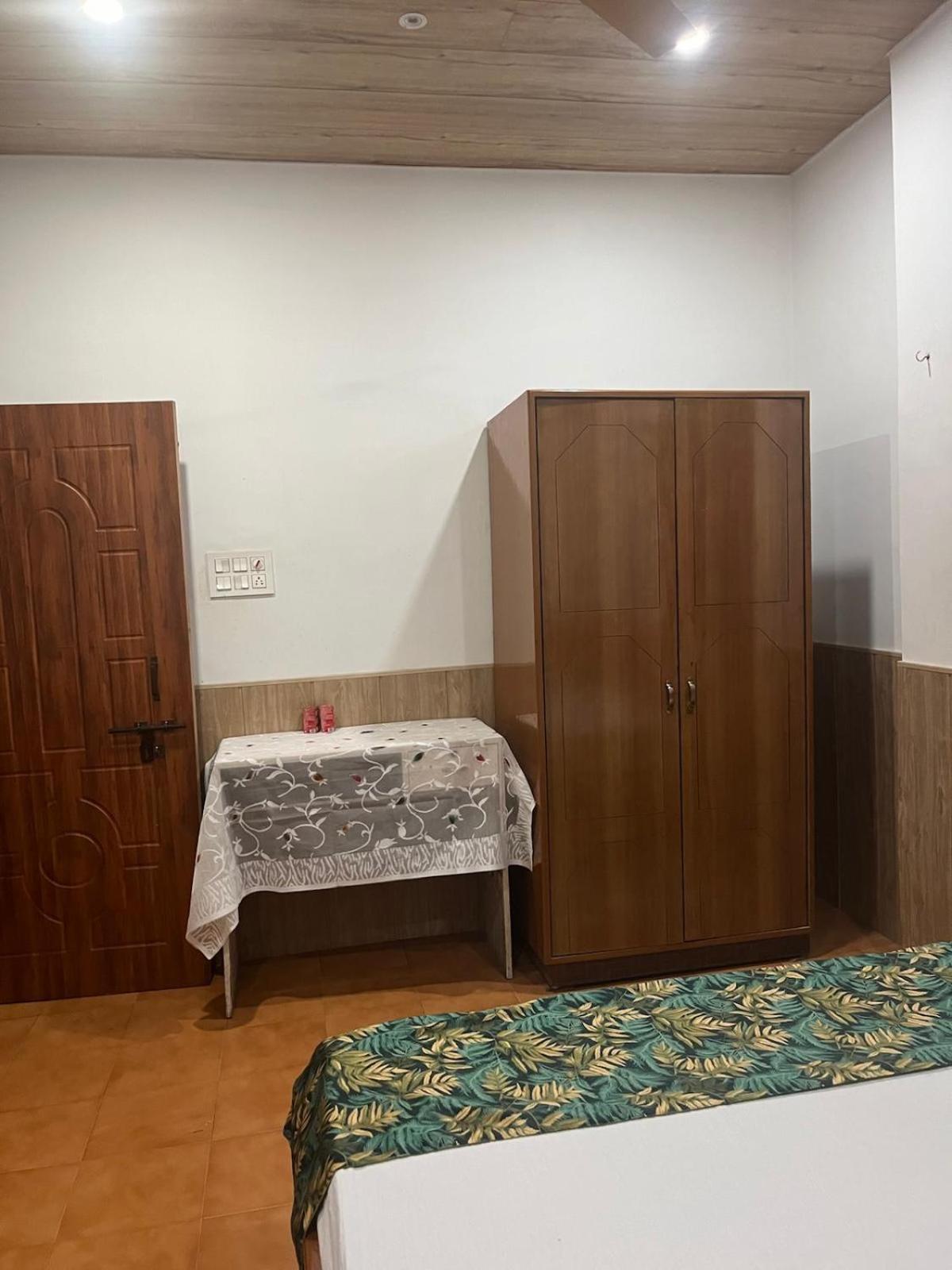 Amazing Homestay Ґувахаті Екстер'єр фото